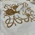 Blusa Infantil Animê Off White Estampa Relevo Minnie Dourada Aplicação Metal Dourado 