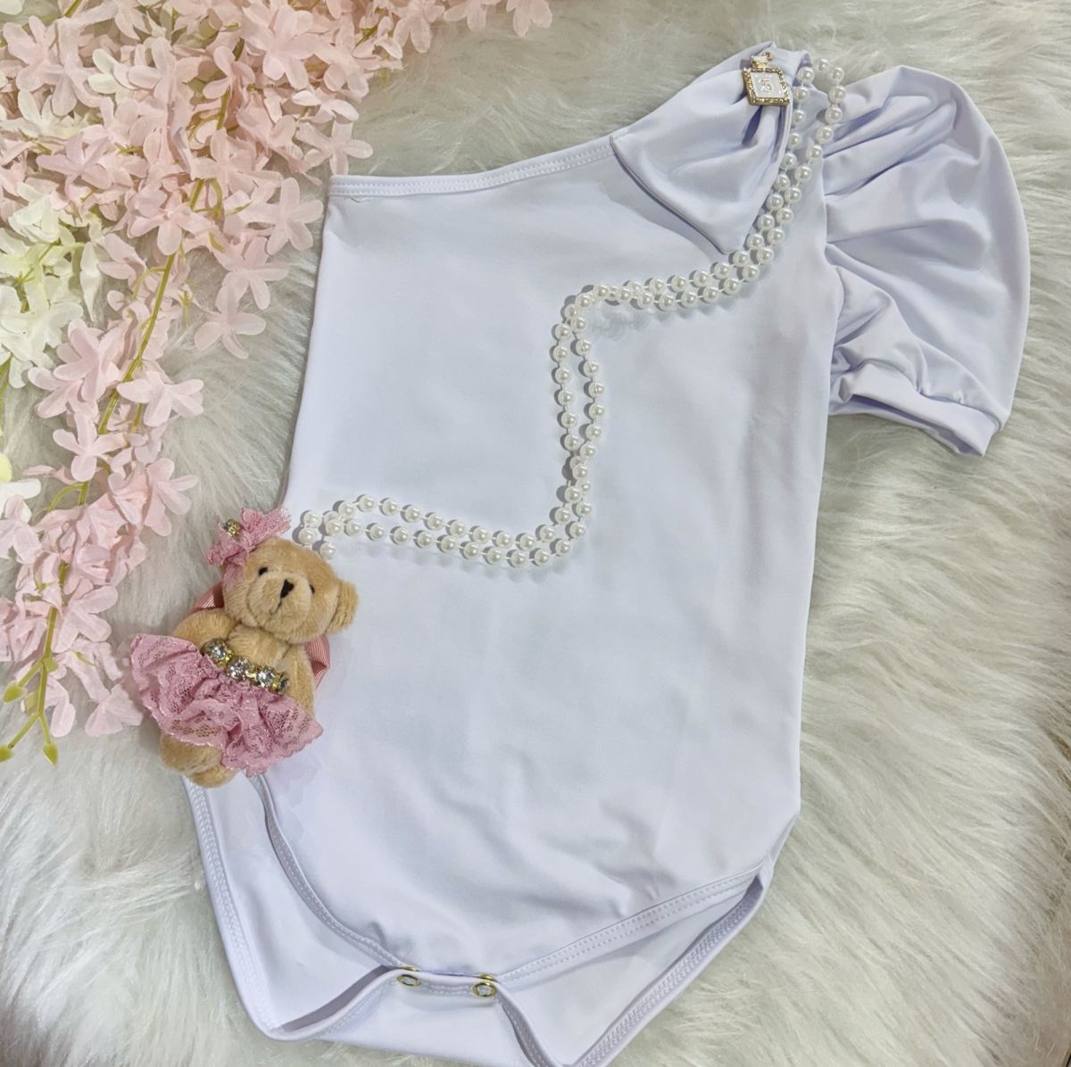 Body Infantil Yoyo Branco Liso Um ombro Só Pingente Strass 5 Laço