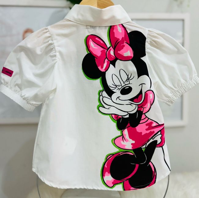 Camisa Infantil Animê Off White Patch Minnie Botões Escondidos Estampa Colorida Frente e Verso