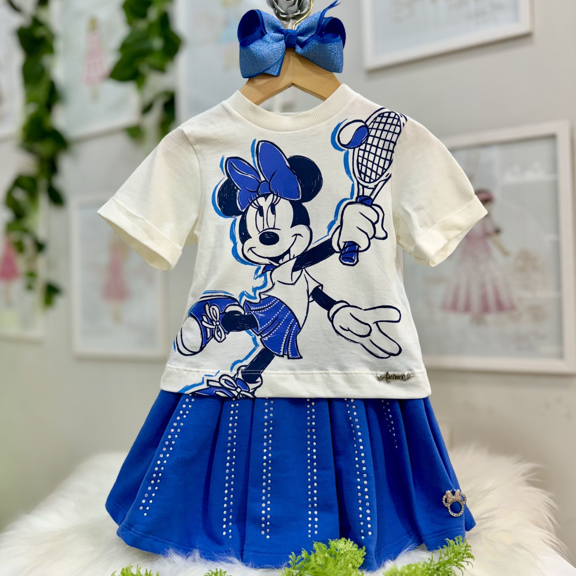 Conjunto Infantil Animê Off-White Minnie Esportista Azul Shorts Moletom Azul Aplicação Strass 