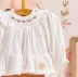 Conjunto Infantil Feminino Bambollina Bata Off-White Bordada Renda Calça Marrom Canelada