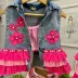 Conjunto Infantil Feminino Três Peças Kukixo Jeans Bordado Rosa Neon Flores e Pedrarias