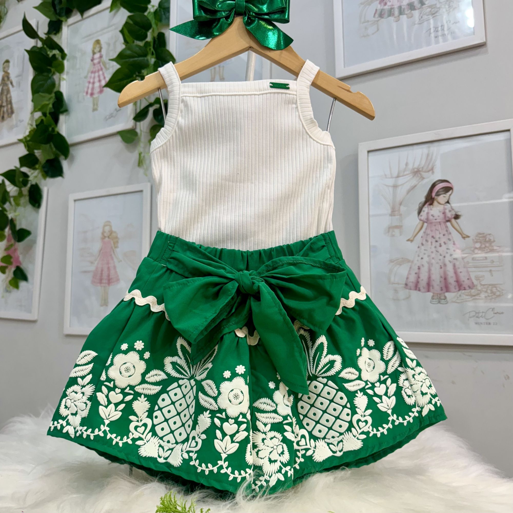 Conjunto Infantil Momi Regata Canelada Off White Shorts Verde Sianinha Estampa Floral