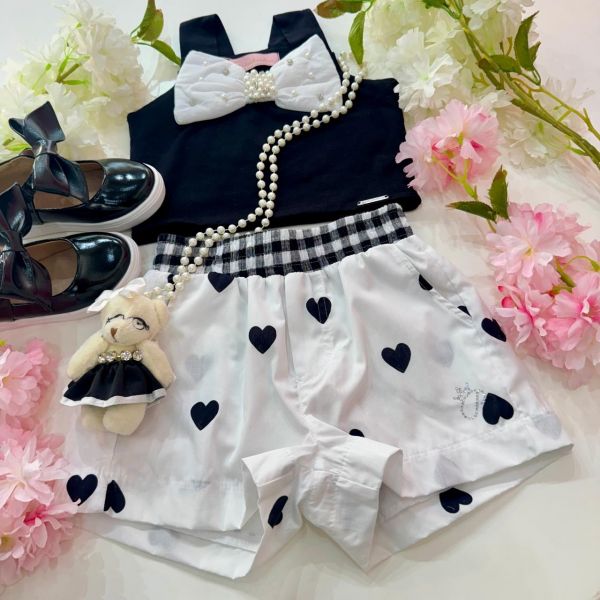 Conjunto Infantil Pituchinhus Regata Preta Max Laço Branco Pérolas Pedrarias Shorts Branco Corações 