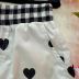 Conjunto Infantil Pituchinhus Regata Preta Max Laço Branco Pérolas Pedrarias Shorts Branco Corações 