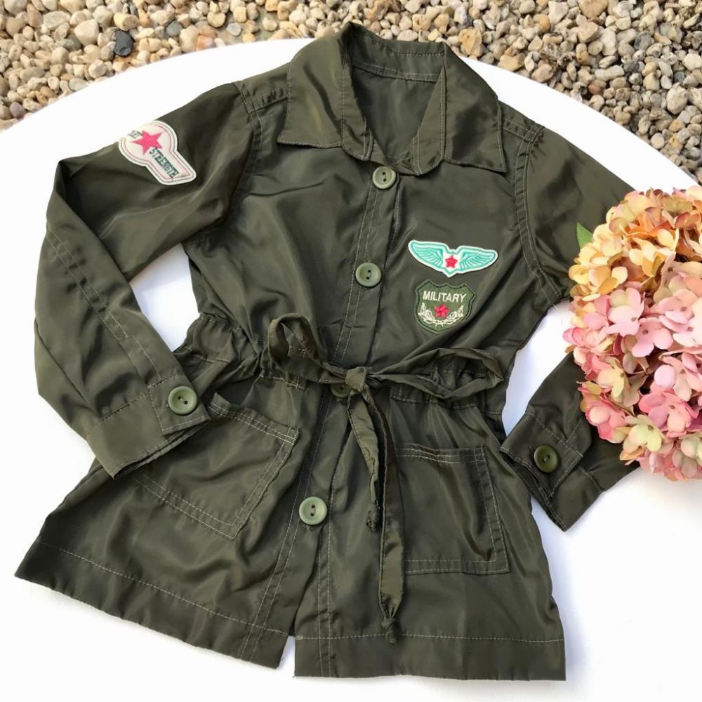 jaqueta verde militar com patches