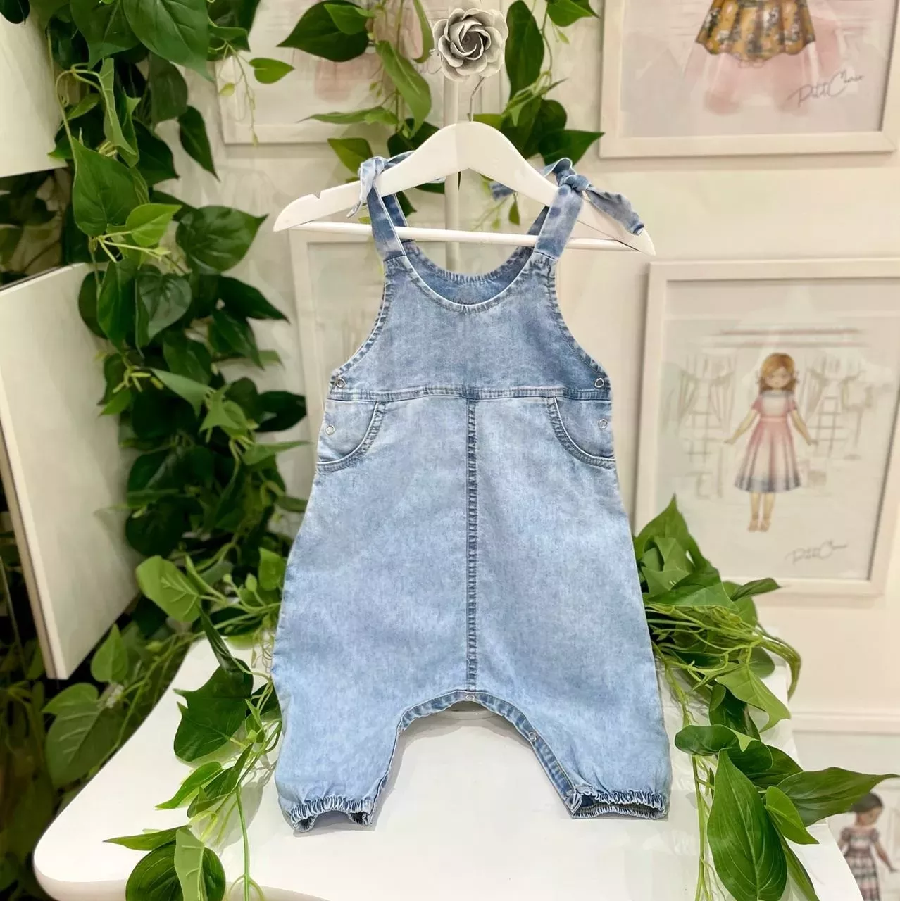 Jardineira Infantil Calça Jeans Alça Amarrar Jungle Party Mon Sucré