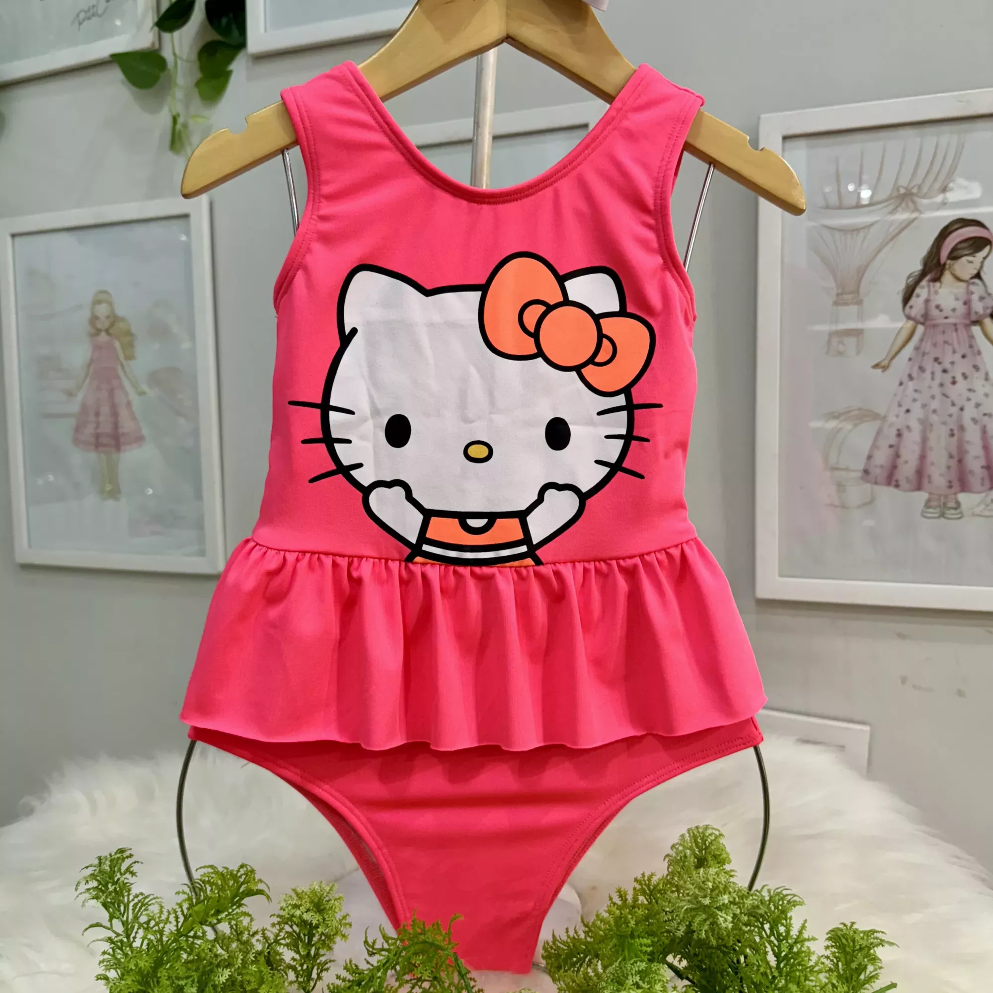 Maiô Infantil Momi Pink Neon Hello Kitty Decote Costas Babado