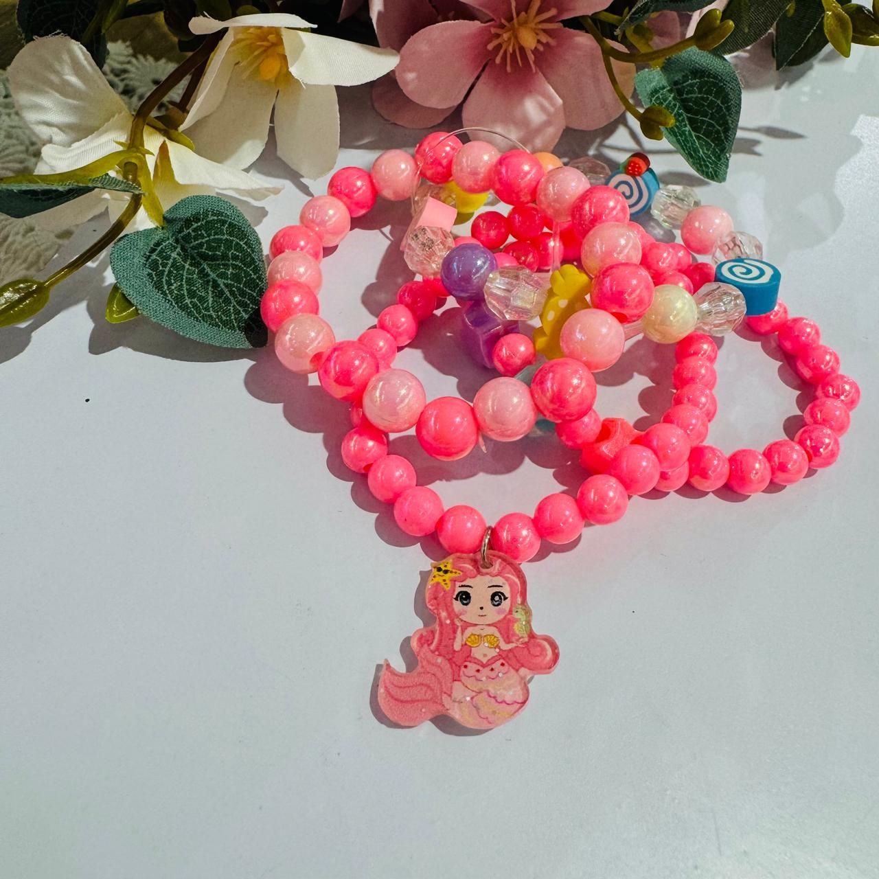 Mix de Pulseiras Infantil Euro Baby Kids Miçangas Pink Coloridas Pingente Sereia e Doces