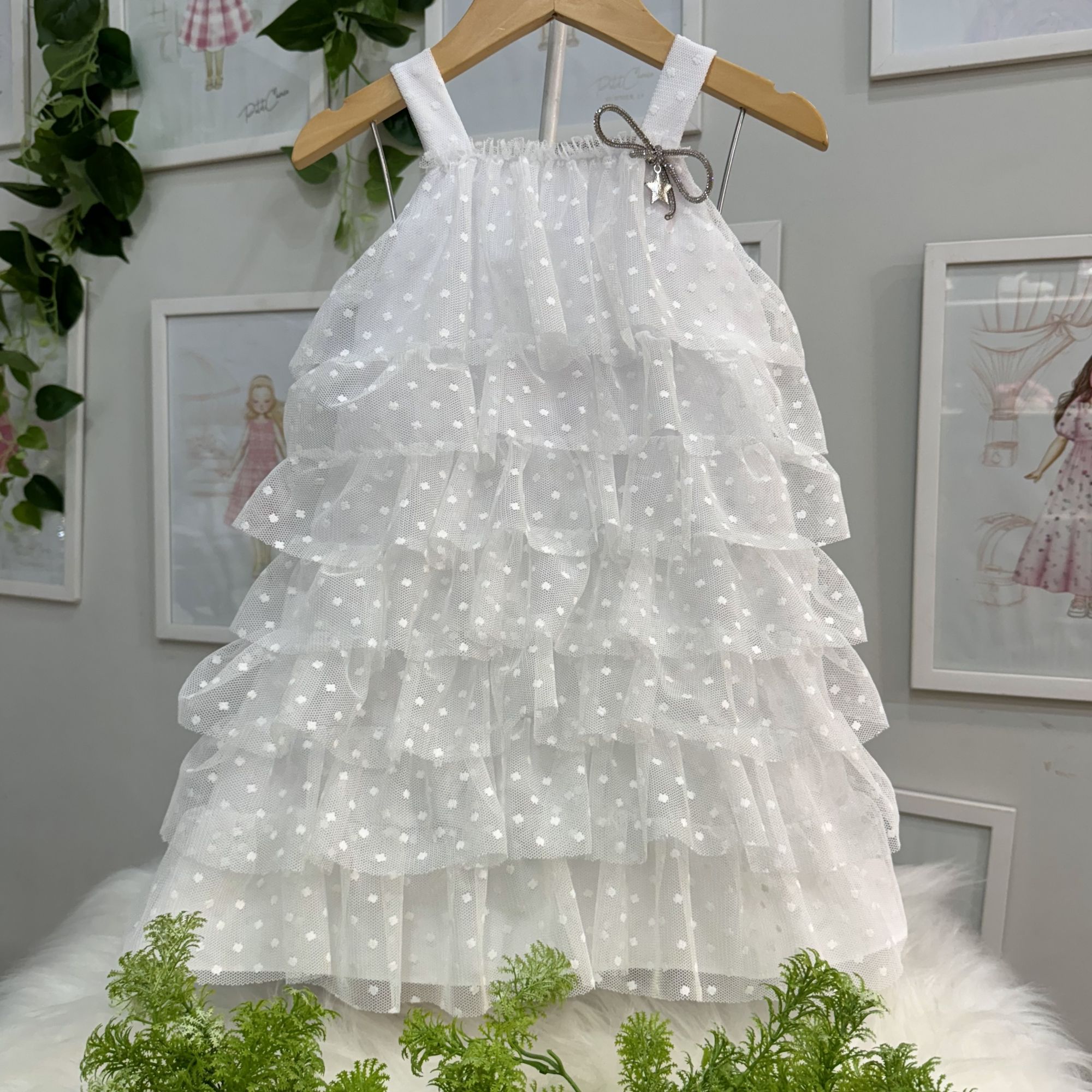 Vestido Festa Infantil Bambollina Branco Sobrep. Tule Camada Alça Fina Aplicação Laço Strass Estrela