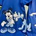 Vestido Infantil Animê Azul Mickey e Amigos Estampa Frente Verso Aplicação Logo Strass