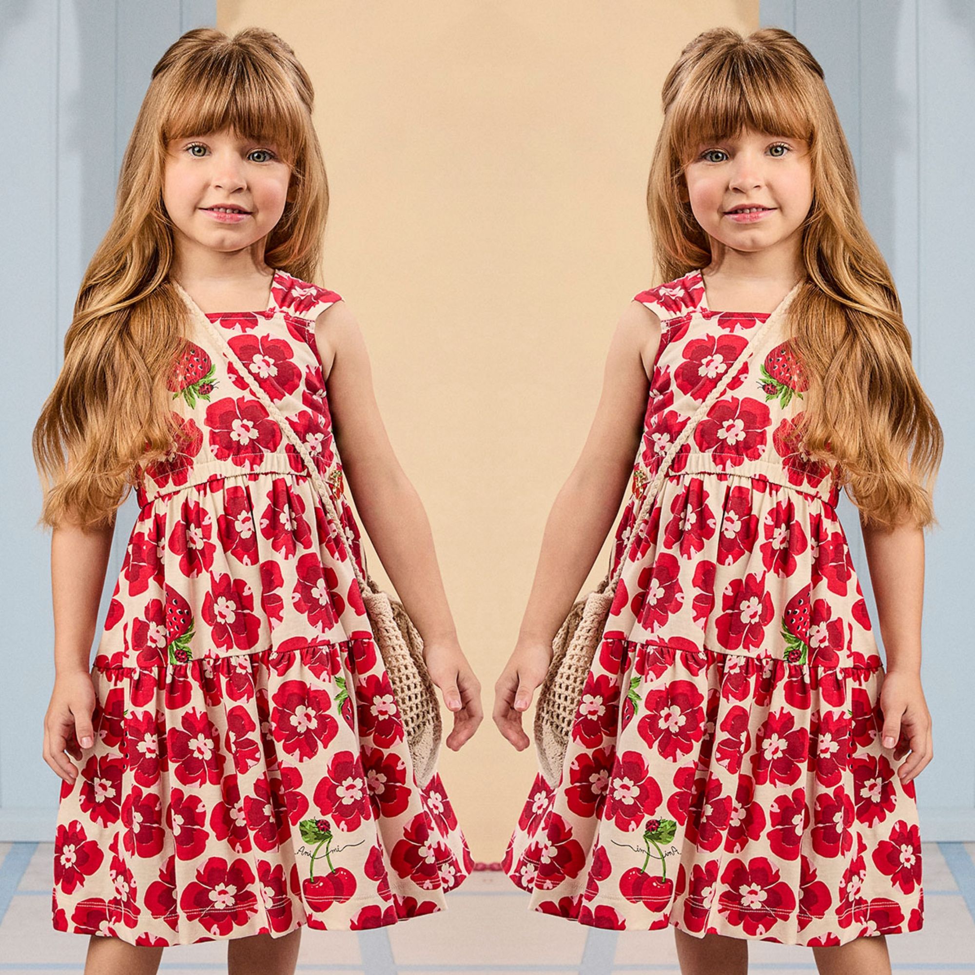 Vestido Infantil Animê Off White Estampa Floral Vermelha Joaninha Ombros Flutuantes