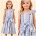 Vestido Infantil Animê Tons de Azul Laise Ombros Flutuantes Amarração Cintura Aplicação flor Strass