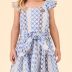 Vestido Infantil Animê Tons de Azul Laise Ombros Flutuantes Amarração Cintura Aplicação flor Strass