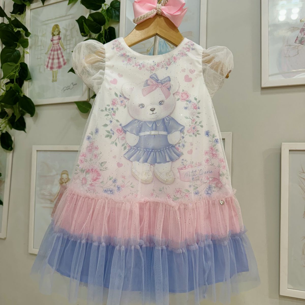 Vestido Infantil  Petit Cherie Off-White Ursinha Floral Sobrep.Tule Brilho Camadas Azul Rosa