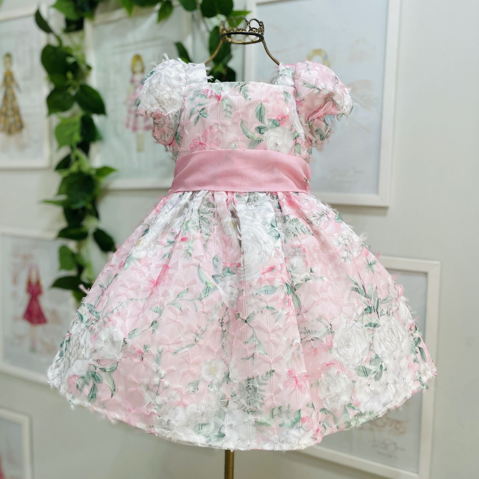 Vestido Infantil de Festa Petit Cherie Rosas Brancas Sobrep. Tule Lacinhos Manga Bufante Cinto Rosa