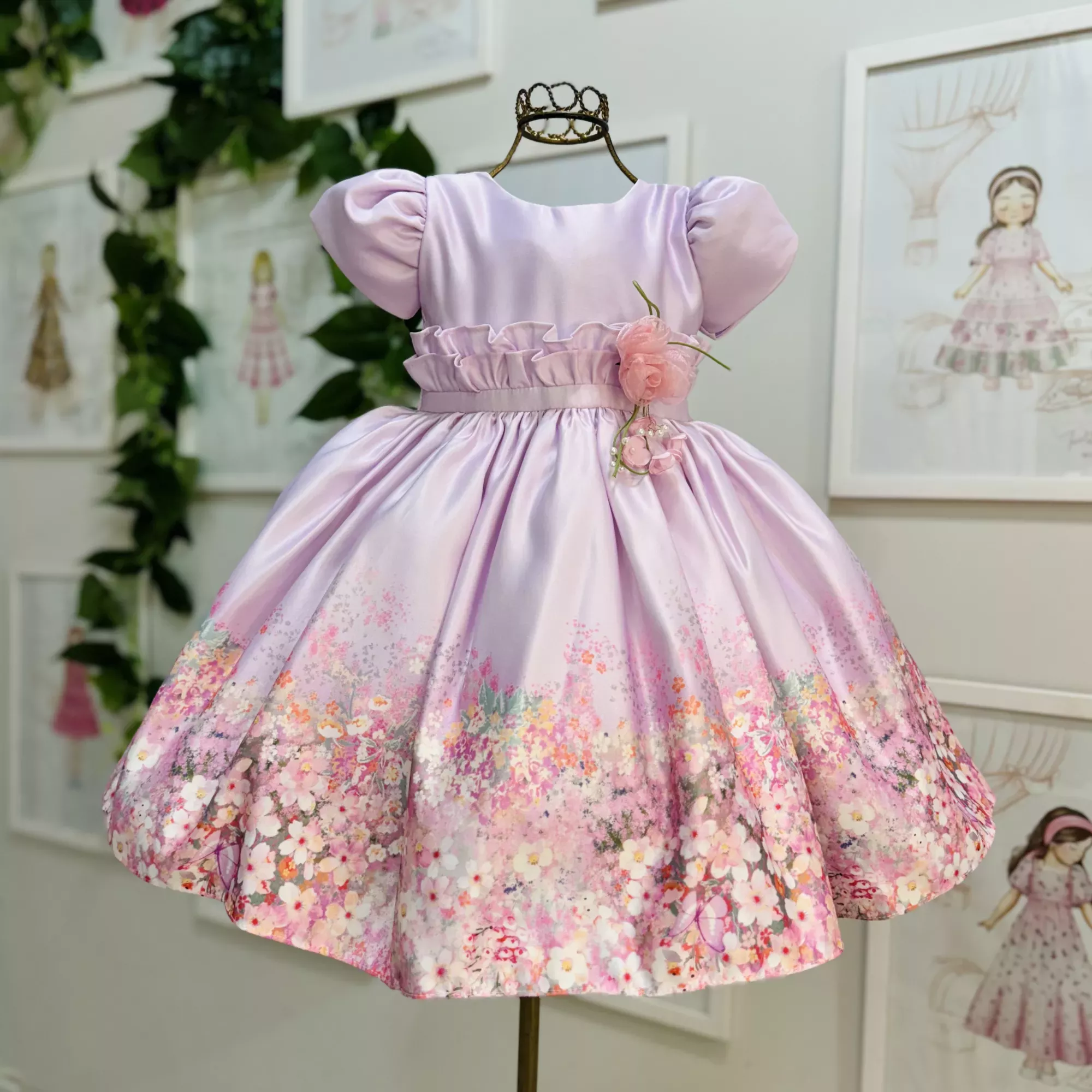 Vestido Infantil de Luxo Kopela Lavanda Floral Borboleta Manga Bufante Faixa Babado Broche de Flor