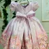 Vestido Infantil de Luxo Kopela Lavanda Floral Borboleta Manga Bufante Faixa Babado Broche de Flor