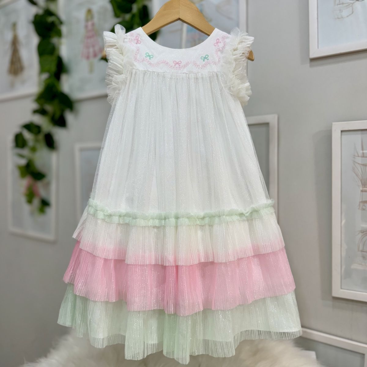 Vestido Infantil Festa Petit Cherie Off-White Manga Frufru Lantejoula Laço Tule Camadas Rosa Verde