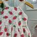 Vestido Infantil Momi Off White Alça Fina Em Laise Estampa Morango Babados