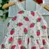 Vestido Infantil Momi Off White Alça Fina Em Laise Estampa Morango Babados