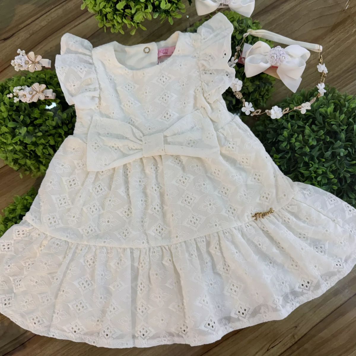 Vestido Infantil Momi Off-White em Laise Laço Centralizado Babados