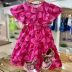 Vestido Infantil Momi Pink Neon Morangos com Recortes e Manga Flutuante