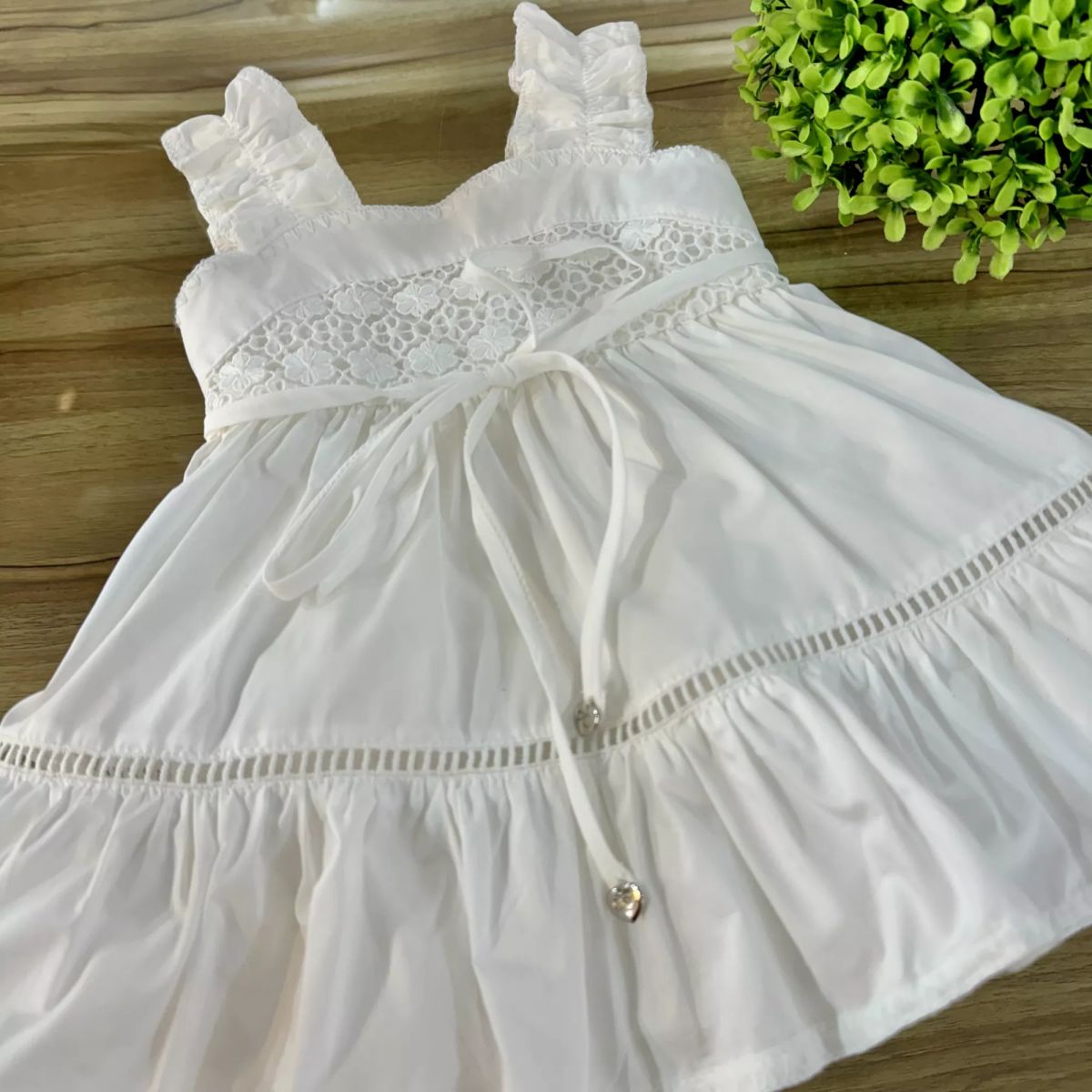 Vestido Infantil Petit Cherie Off-White Renda Floral Amarração Cintura