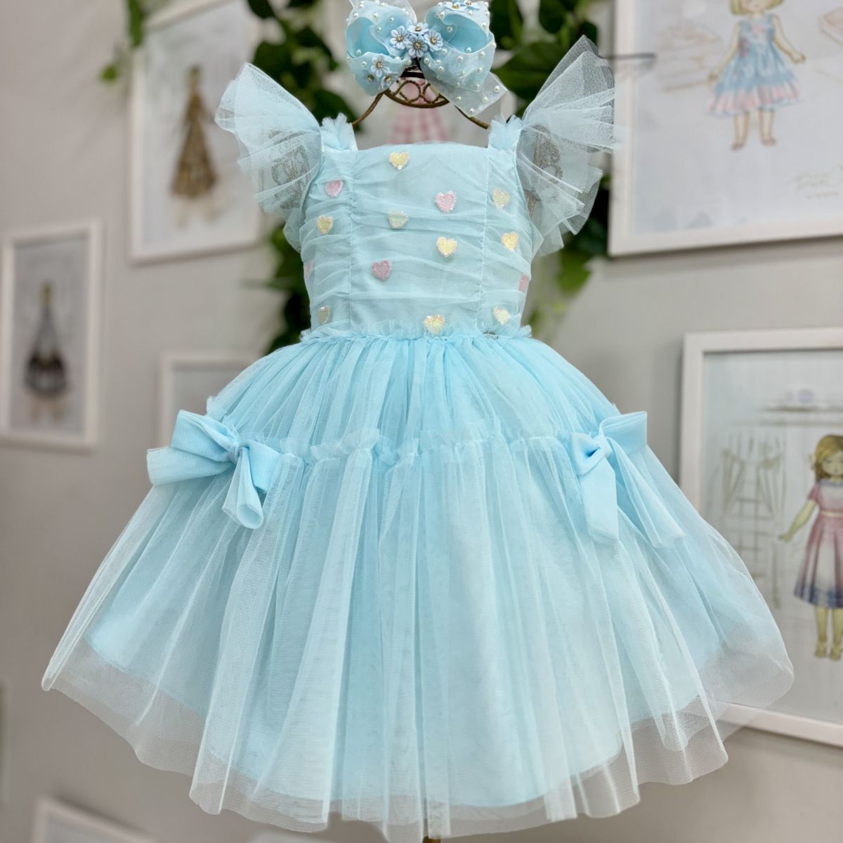 Vestido Infantil Petit Cherrie Azul Celeste Tule corações Paetê Coloridos Laços Ombro em Ba