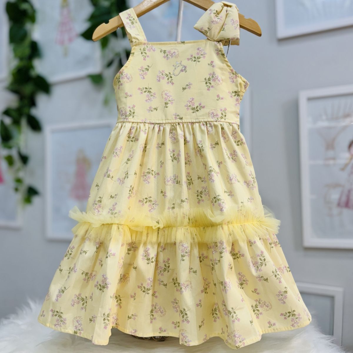 Vestido Infantil Pituchinhus Amarelo Floral Alça Laço Aplicação Tule Babados Logo Strass